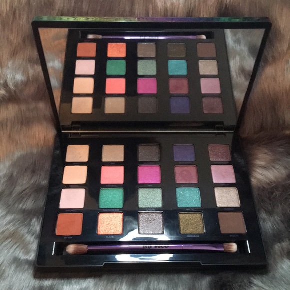 Urban Decay Vice Eyeshadow Palette - Picture 2 of 5